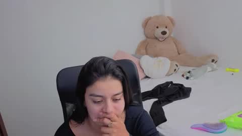 Snapshot of valerihouse chatting on 02.27.26 Juli C online show from 02.27.26