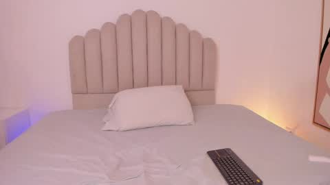 Snapshot of valery_santorini chatting on 05.19.26 VALERY online show from 05.19.26
