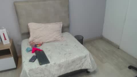 valevicious online show from 10.17.25