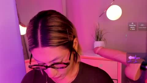 Snapshot of valka_doll chatting on 06.21.26 valka_doll online show from 06.21.26
