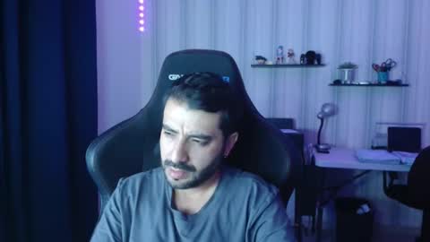 Snapshot of vallartamexi chatting on 10.14.25 Roberto Carlos online show from 10.14.25