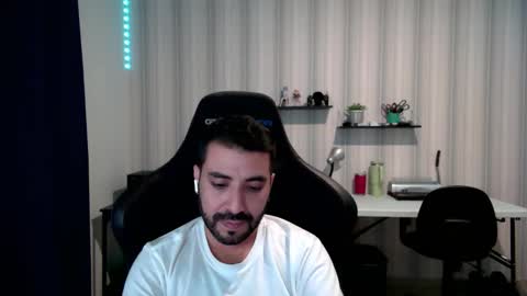 Snapshot of vallartamexi chatting on 10.16.25 Roberto Carlos online show from 10.16.25