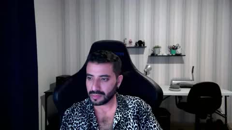 Snapshot of vallartamexi chatting on 10.17.25 Roberto Carlos online show from 10.17.25