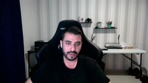 Snapshot of vallartamexi chatting on 10.18.25 Roberto Carlos online show from 10.18.25