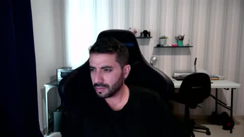 Snapshot of vallartamexi chatting on 10.20.25 Roberto Carlos online show from 10.20.25