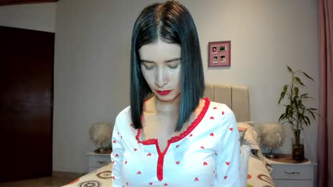 Snapshot of vallejo_macarena chatting on 12.07.24 Macarena online show from 12.07.24