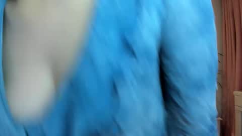 Snapshot of vallejo_macarena chatting on 09.14.25 Macarena online show from 09.14.25