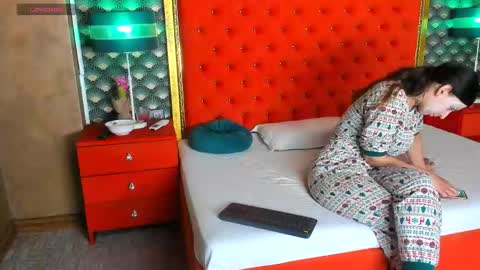 Valerie Val V online show from 05.12.26