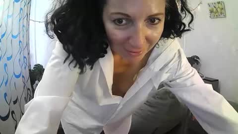Snapshot of valleriwind chatting on 05.19.26 ValleriWind online show from 05.19.26