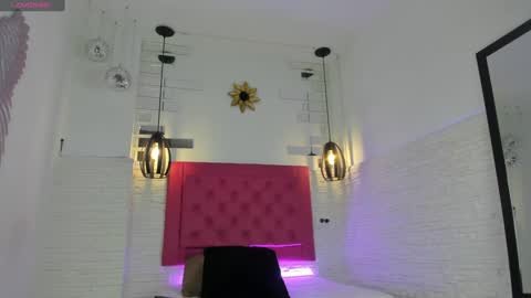 Snapshot of valloletsamar chatting on 12.27.24 Vallolet Peach online show from 12.27.24