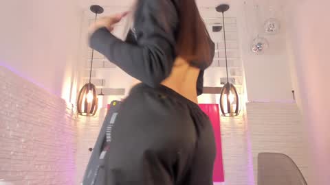 Snapshot of valloletsamar chatting on 01.07.25 Vallolet Peach online show from 01.07.25