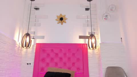 Snapshot of valloletsamar chatting on 01.17.25 Vallolet Peach online show from 01.17.25