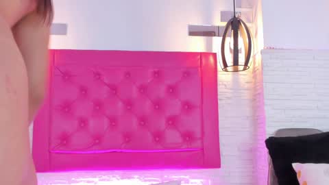 Snapshot of valloletsamar chatting on 01.31.25 Vallolet Peach online show from 01.31.25