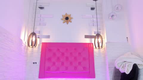 Snapshot of valloletsamar chatting on 02.04.25 Vallolet Peach online show from 02.04.25