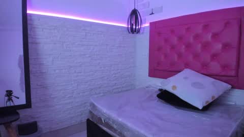 Snapshot of valloletsamar chatting on 02.08.25 Vallolet Peach online show from 02.08.25