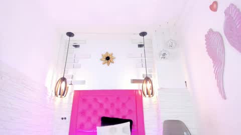 Snapshot of valloletsamar chatting on 02.14.25 Vallolet Peach online show from 02.14.25