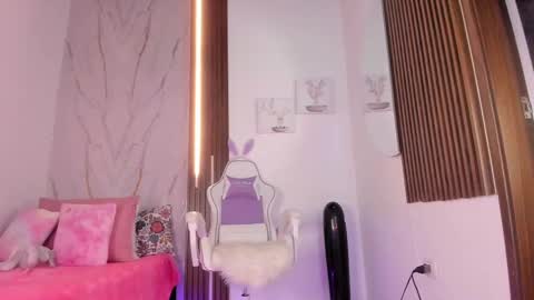 Snapshot of valloletsamar chatting on 09.25.25 Vallolet Peach online show from 09.25.25