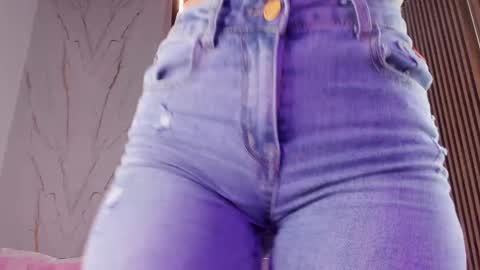 Snapshot of valloletsamar chatting on 10.17.25 Vallolet Peach online show from 10.17.25