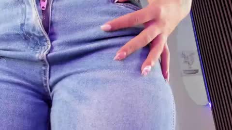 Vallolet Peach  online show from 02.03.26