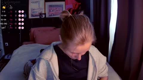 Snapshot of valorant_girl chatting on 05.27.26 Little Devil online show from 05.27.26