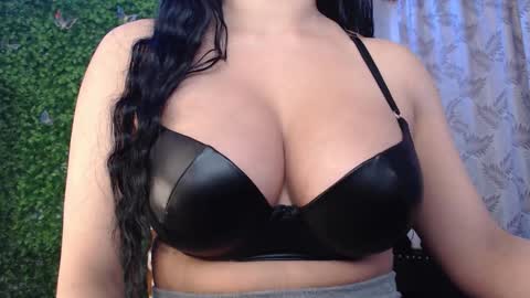 Snapshot of valquiria_sirgun chatting on 09.23.25 valquiria_sirgun online show from 09.23.25