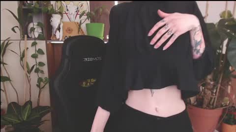 Snapshot of vampire_valentine chatting on 03.31.26 Mollyy Valentine online show from 03.31.26