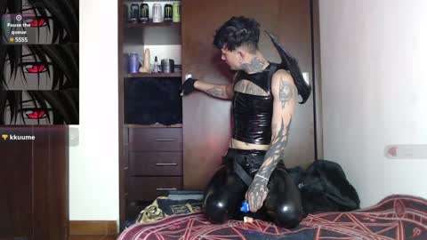 david guzman i model independenthelp me with a thumbs up online show from 01.07.25