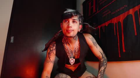 david guzman i model independenthelp me with a thumbs up online show from 01.28.25