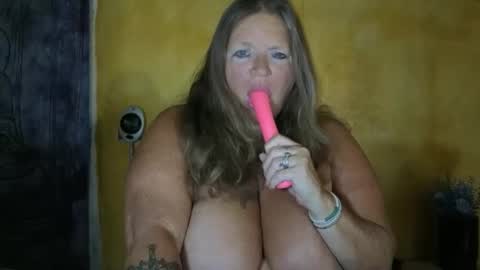 Snapshot of vampwoman chatting on 05.26.26 vampwoman online show from 05.26.26
