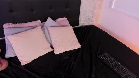 Van  online show from 02.19.26