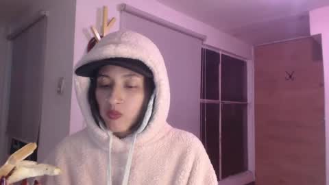 Snapshot of vandalovee chatting on 01.11.25 Babi Alu online show from 01.11.25