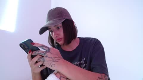 Snapshot of vandalovee chatting on 01.14.25 Babi Alu online show from 01.14.25