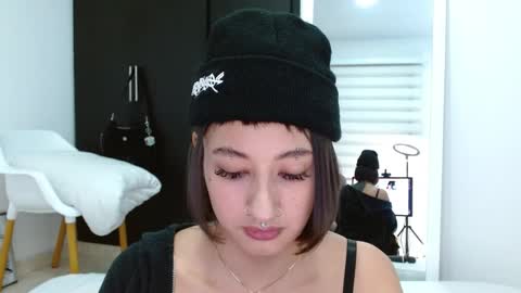 Snapshot of vandalovee chatting on 02.16.25 Babi Alu online show from 02.16.25