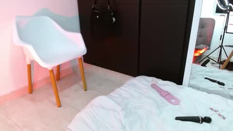 Snapshot of vandalovee chatting on 02.21.25 Babi Alu online show from 02.21.25