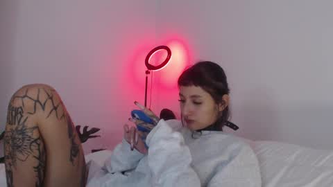 Snapshot of vandalovee chatting on 02.25.25 Babi Alu online show from 02.25.25