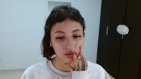 Snapshot of vandalovee chatting on 02.28.25 Babi Alu online show from 02.28.25