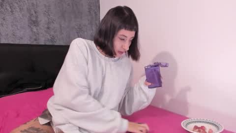 Snapshot of vandalovee chatting on 03.02.25 Babi Alu online show from 03.02.25