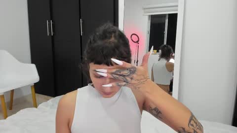 Snapshot of vandalovee chatting on 03.10.25 Babi Alu online show from 03.10.25