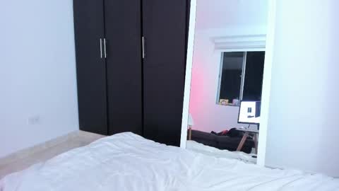 Snapshot of vandalovee chatting on 03.11.25 Babi Alu online show from 03.11.25