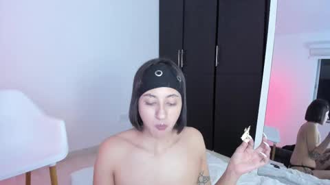 Snapshot of vandalovee chatting on 03.11.25 Babi Alu online show from 03.11.25