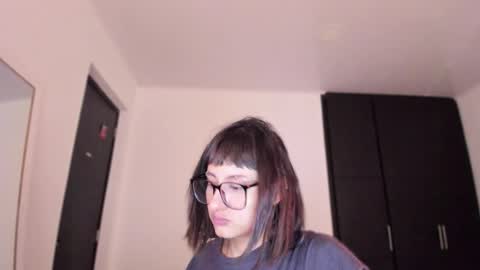 Snapshot of vandalovee chatting on 10.06.25 Babi Alu online show from 10.06.25