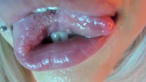 Snapshot of vandalovee chatting on 10.08.25 Babi Alu online show from 10.08.25