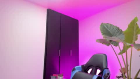 Snapshot of vandalovee chatting on 10.13.25 Babi Alu online show from 10.13.25