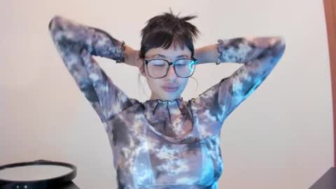 Snapshot of vandalovee chatting on 10.16.25 Babi Alu online show from 10.16.25