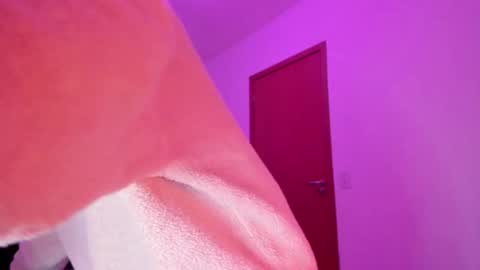 Snapshot of vandalovee chatting on 10.19.25 Babi Alu online show from 10.19.25