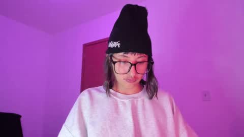 Snapshot of vandalovee chatting on 10.20.25 Babi Alu online show from 10.20.25