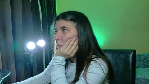 Snapshot of vandifive chatting on 05.21.26 Vandi online show from 05.21.26