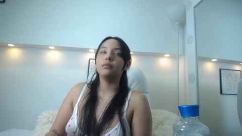Snapshot of vanesa_velle chatting on 09.19.25 vanesa_velle online show from 09.19.25