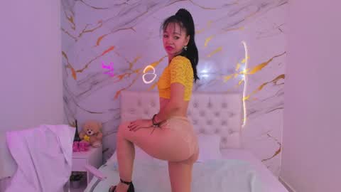 Snapshot of vanessa__castro chatting on 05.22.26 vanessa__castro online show from 05.22.26