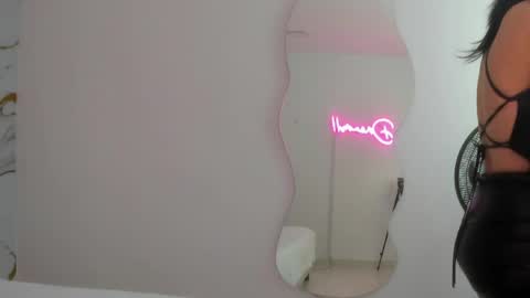 Snapshot of vanessa__castro chatting on 05.28.26 vanessa__castro online show from 05.28.26